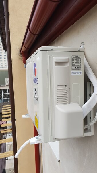 Montaj aer conditionat, igienizare, incarcare freon, reparatii placi