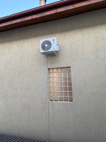 Montaj aer conditionat, igienizare, incarcare freon, reparatii placi