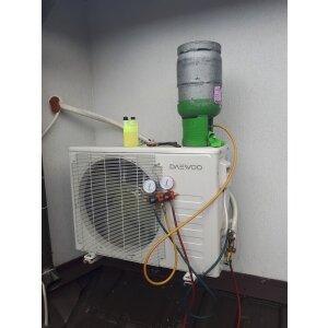 Montaj aer conditionat, igienizare, incarcare freon, reparatii placi
